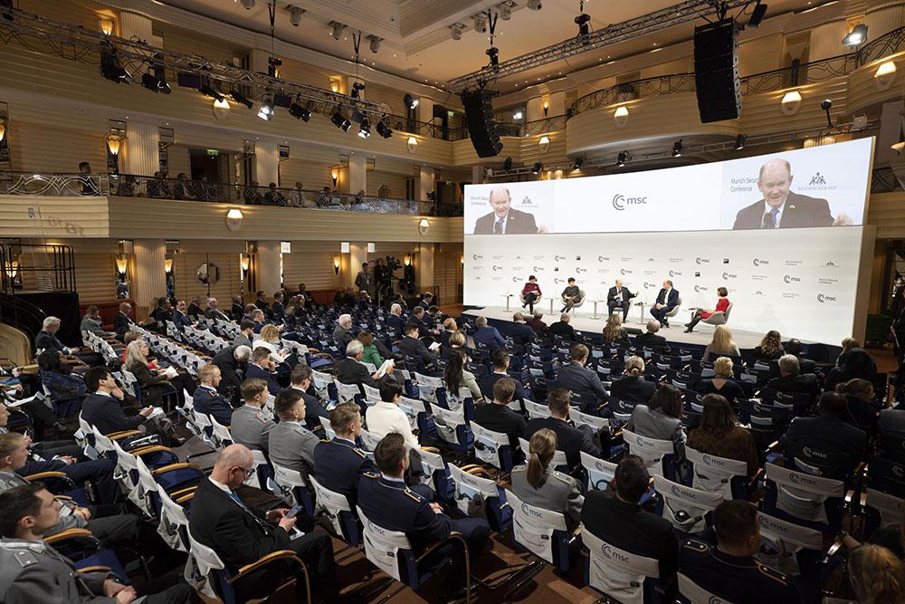 Bild des Diskussionspanel Panel und Zuschauern auf der Münchener Sicherheitskonferenz